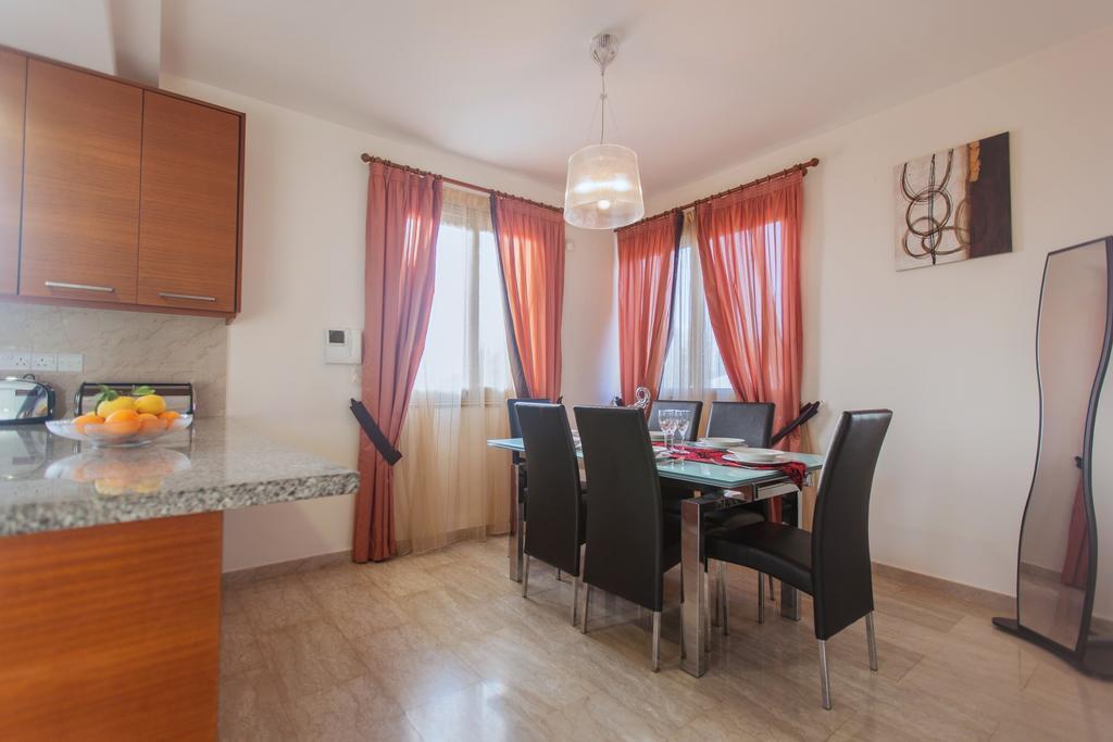 Saraliana Sandy - Heated Pool - Jacuzzi - Private Area